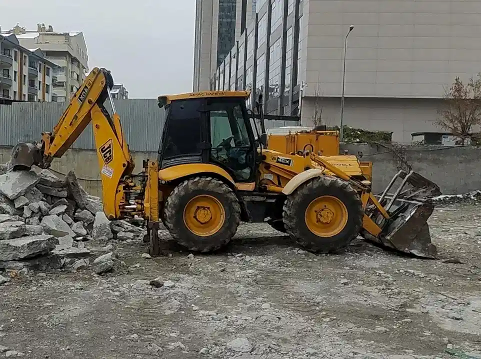 Pursaklar Kazıcı Yükleyici Kiralama
