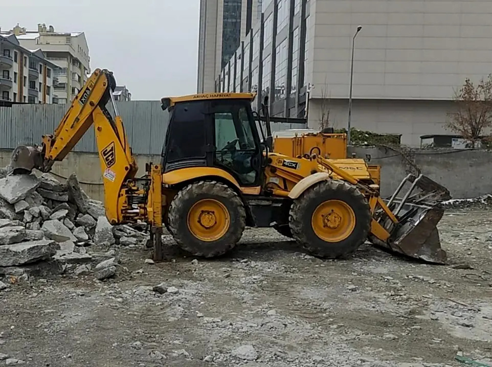 Etlik Kazıcı Yükleyici Kiralama